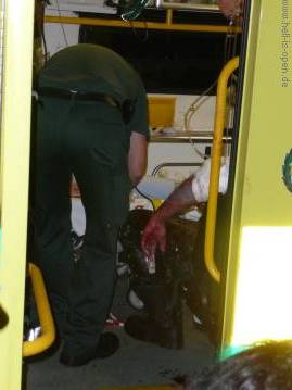 Nichts geht mehr, die Ambulance brachte den Sänger nach der Notversorgung ins Krankenhaus.