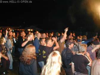 HOLEFULL OF LOVE und das Publikum tobt