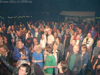 HOLEFULL OF LOVE und das Publikum tobt