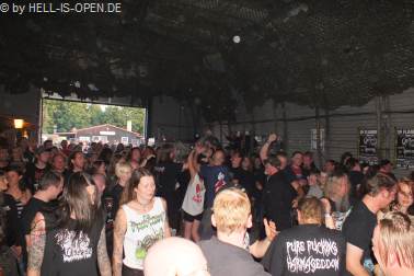 Crowdsurfing war angesagt bei DEMONICAL