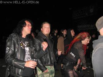 Fans bei Behemoth um 0:58 Uhr