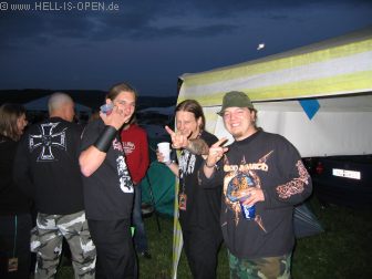 Hoher Besuch beim Hell-is-open Pavillon: AMON AMARTH und IMPIOUS kamen auf ein Bier vorbei. Ted mit Death_Knight und Azfares