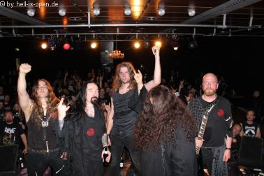 Sulphur Aeon und Fans nach dem Gig