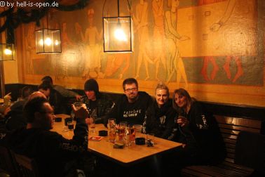 Um 2:15 Uhr im "Kuba" nach dem Gig