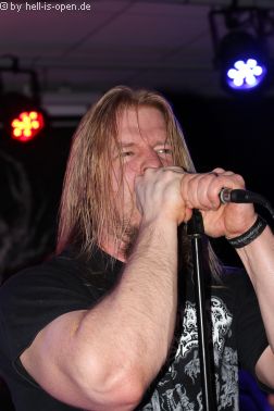 Torture Killer aus Finnland sind der Headliner S&auml;nger Pessi Haltsonen