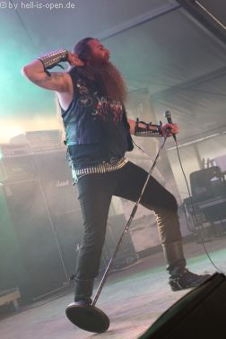 Atomwinter rocken das Zelt mit ihrem Death Metal
