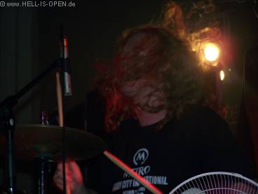 God Dethroned, Drummer Arien hat alle H&auml;nde voll zu tun....