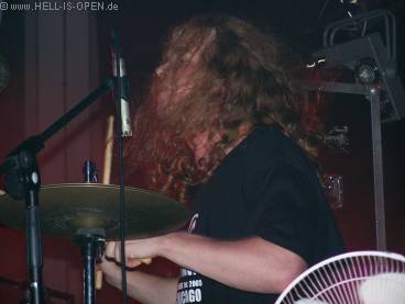 God Dethroned, Drummer Arien hat alle H&auml;nde voll zu tun....